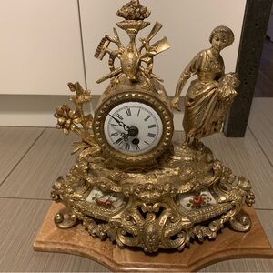 antique-19-th-century-gilt-mantle-clock